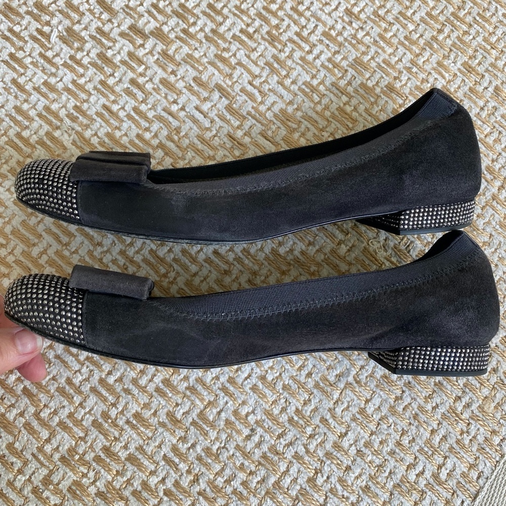 Stuart Weitzman Cabot Suede Studded Cup Bow Flats - 6-1/2 - Picture 4 of 10